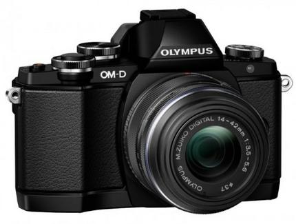 Máquina Fotográfica Mirrorless OLYMPUS E-M10 + 14-42mm IIR (16.1 MP – Sensor: Micro 4/3 – ISO: 100 a 25600)