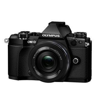 Olympus OM-D E-M5 Mark II + M.Zuiko Digital ED 14-42mm f/3.5-5.6 EZ (Preto)