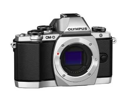 Máquina Fotográfica Mirrorless OLYMPUS E-M10 (16 MP – Sensor: Micro 4/3 – ISO: 100 a 25600)